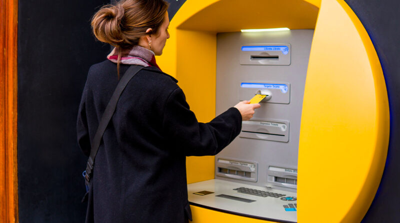 Nouvelle-arnaque-bancaire-ne-retirez-jamais-dargent-si-vous-voyez-cela-au-distributeur-les-experts-alertent